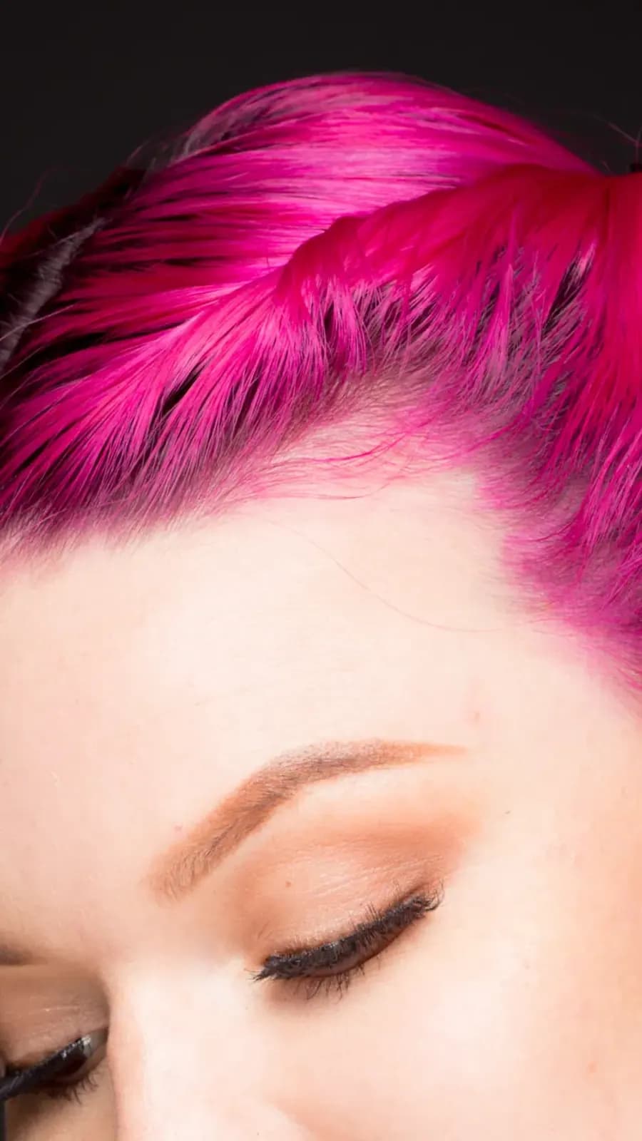 Brow specialist in premium studio